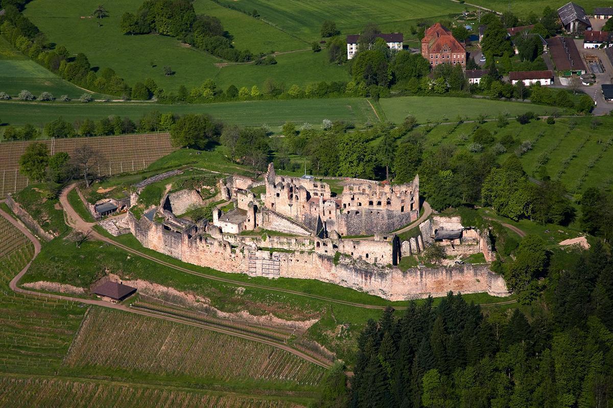 Luftansicht der Hochburg bei Emmendingen