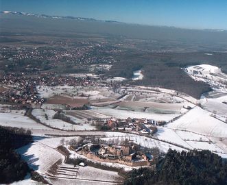 Blick über die Hochburg Richtung Berge