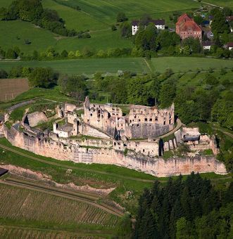 Luftaufnahme der Hochburg bei Emmendingen